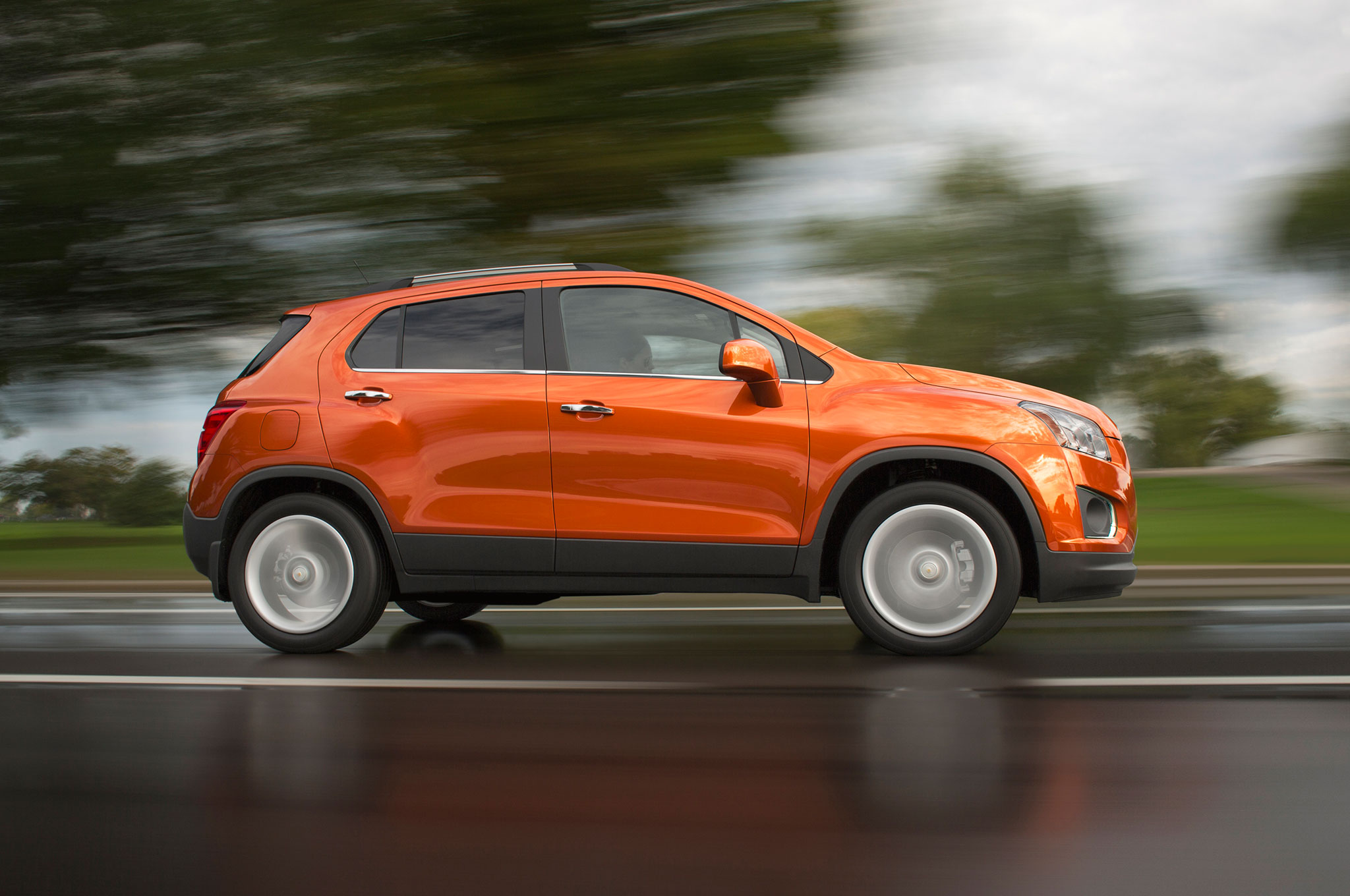 Comparison Chevrolet Traverse SUV 2015 vs Chevrolet Trax SUV 2015